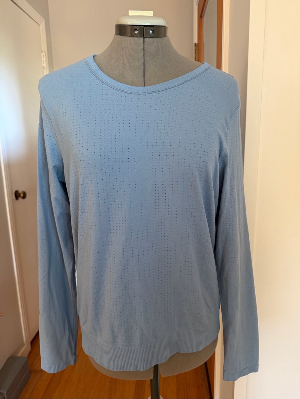 Athleta Women’s Light Blue Long-Sleeve Knit Shirt